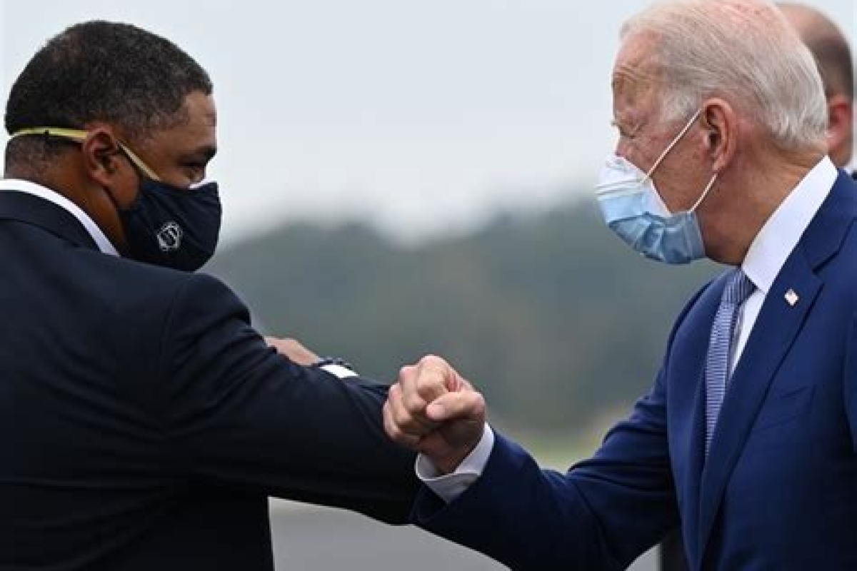 A report claims that senior aides have been isolating President Biden from his staff since 2021.